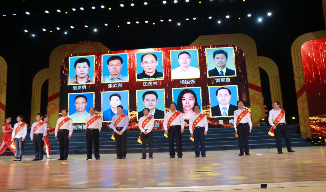 西瑞集團(tuán)劉利民董事長榮獲“科技創(chuàng)新標(biāo)兵”榮譽(yù)稱號(hào)