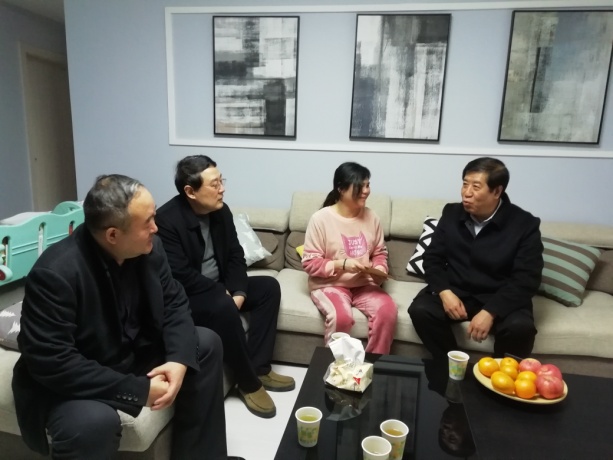 省國資委領導慰問糧農(nóng)集團困難職工
